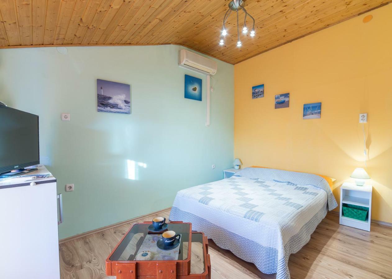 Apartment In Center Pula Exterior foto